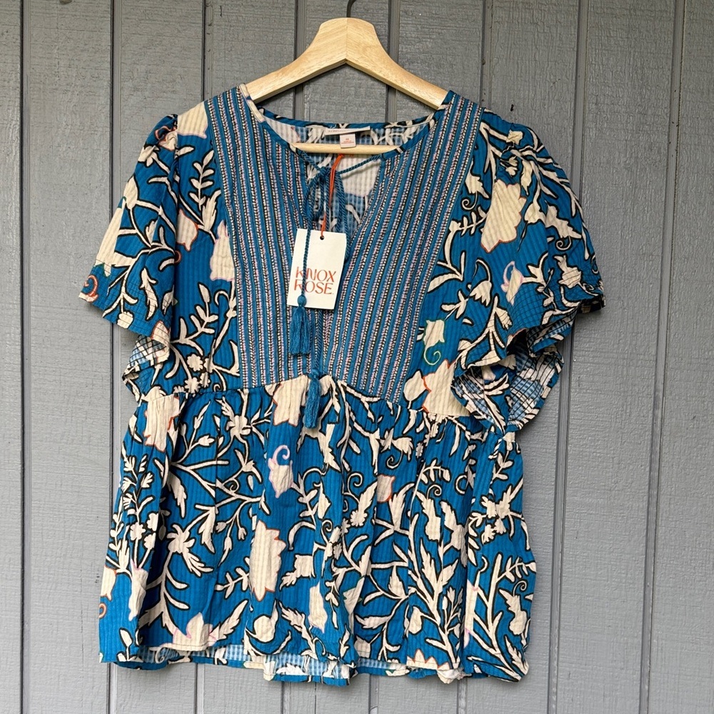 Knox Rose Blue and Cream Floral Blouse
Size M
